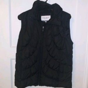 Nine West size M puffer vest